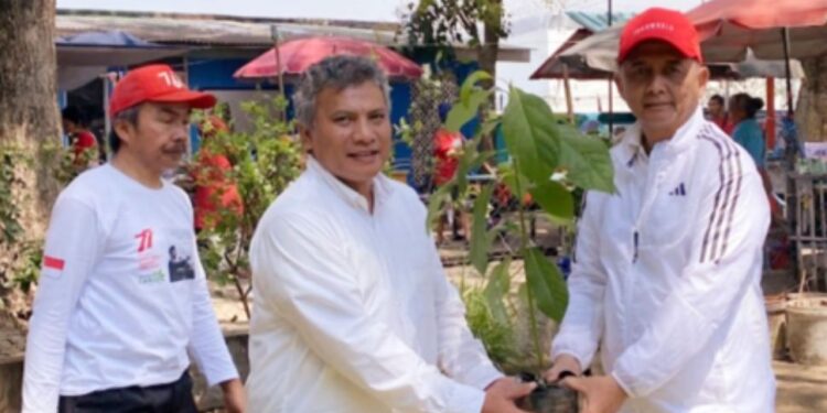 Membaca “Tanah Sunda” di Usia 80 Tahun Indonesia Lewat Puisi Ayip Rosidi