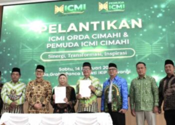 Menjadi Cendekiawan Muslim: Berpikir Melampaui Diri, Berkhidmat untuk Semesta