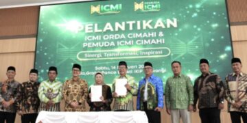 Menjadi Cendekiawan Muslim: Berpikir Melampaui Diri, Berkhidmat untuk Semesta